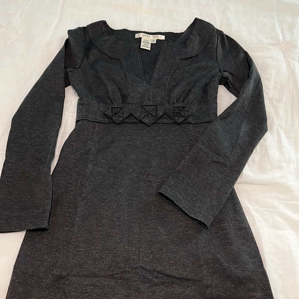 Gray sheath dress with detail at waist